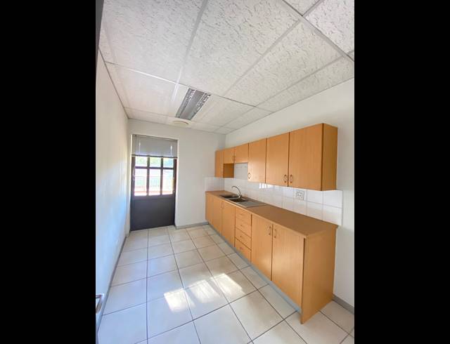 469M² OFFICE TO LET IN BRYANSTON